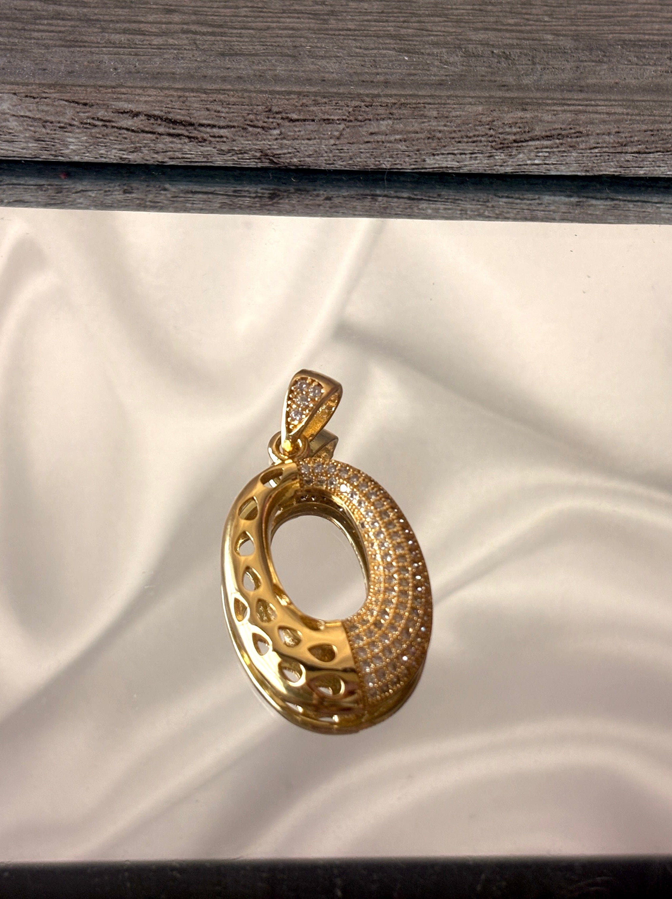 Laurel Oval Drop Earrings and Pendant